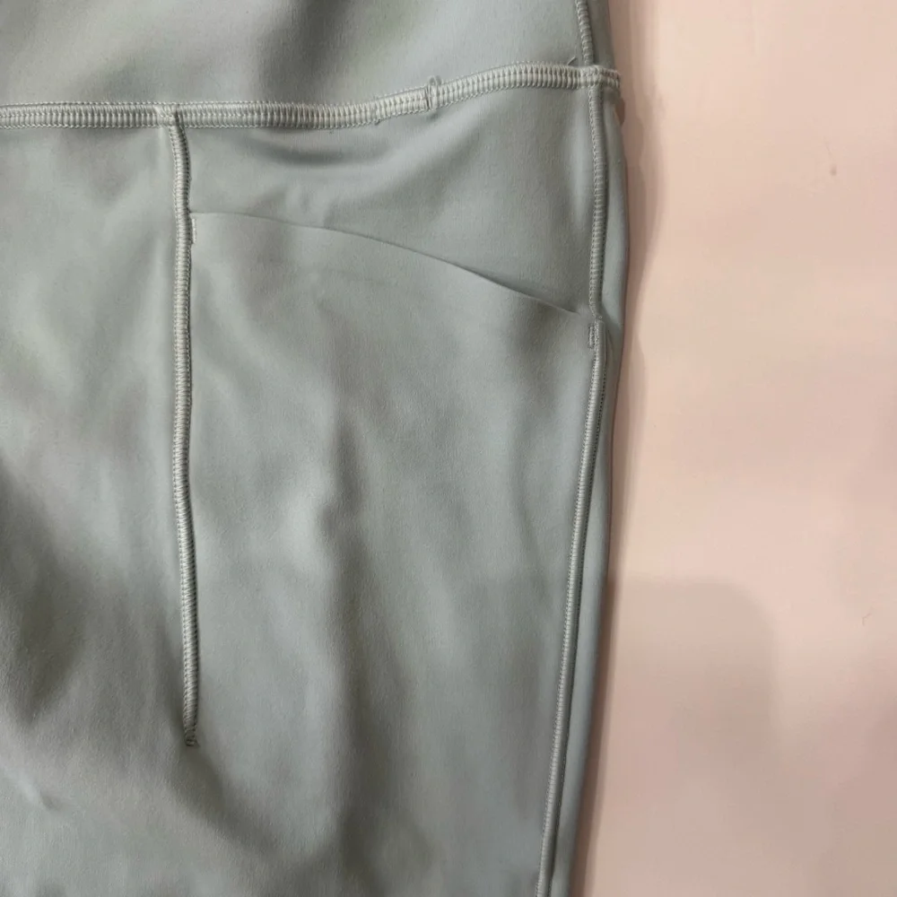 Athleta S SALUTATION STASH HIGH RISE MESH 7/8 TIGHT Small Dawn Blue Exc. Cond. - Picture 7 of 10